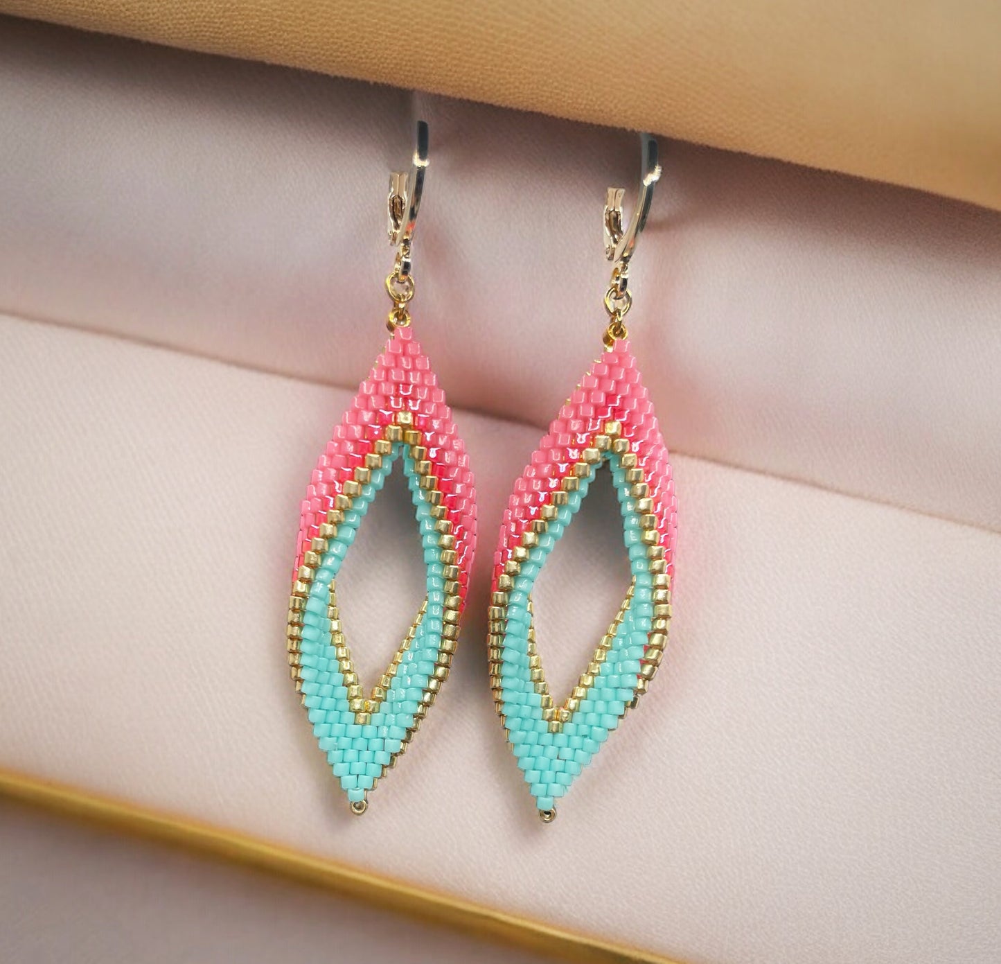 Náušnice šité veselé LÍSTKY