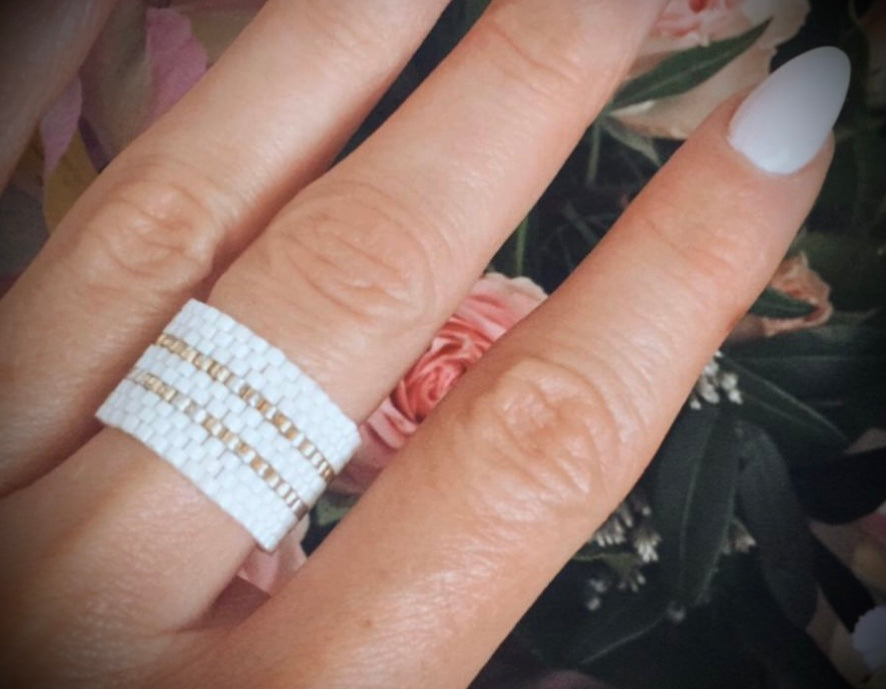 Korálkový prsten Bílý most