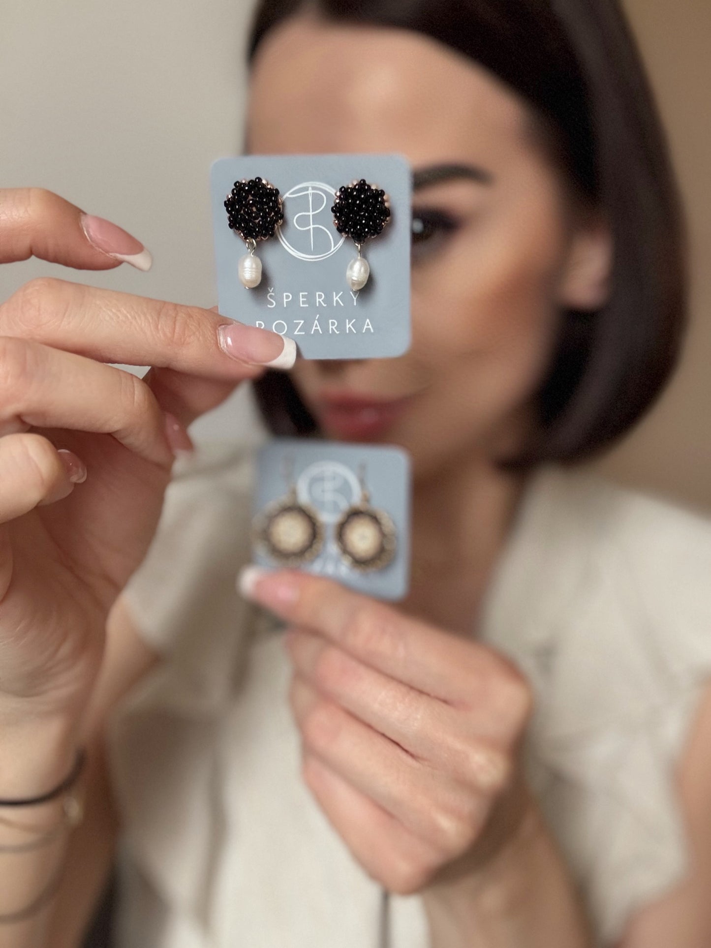 Náušnice šité s perlami