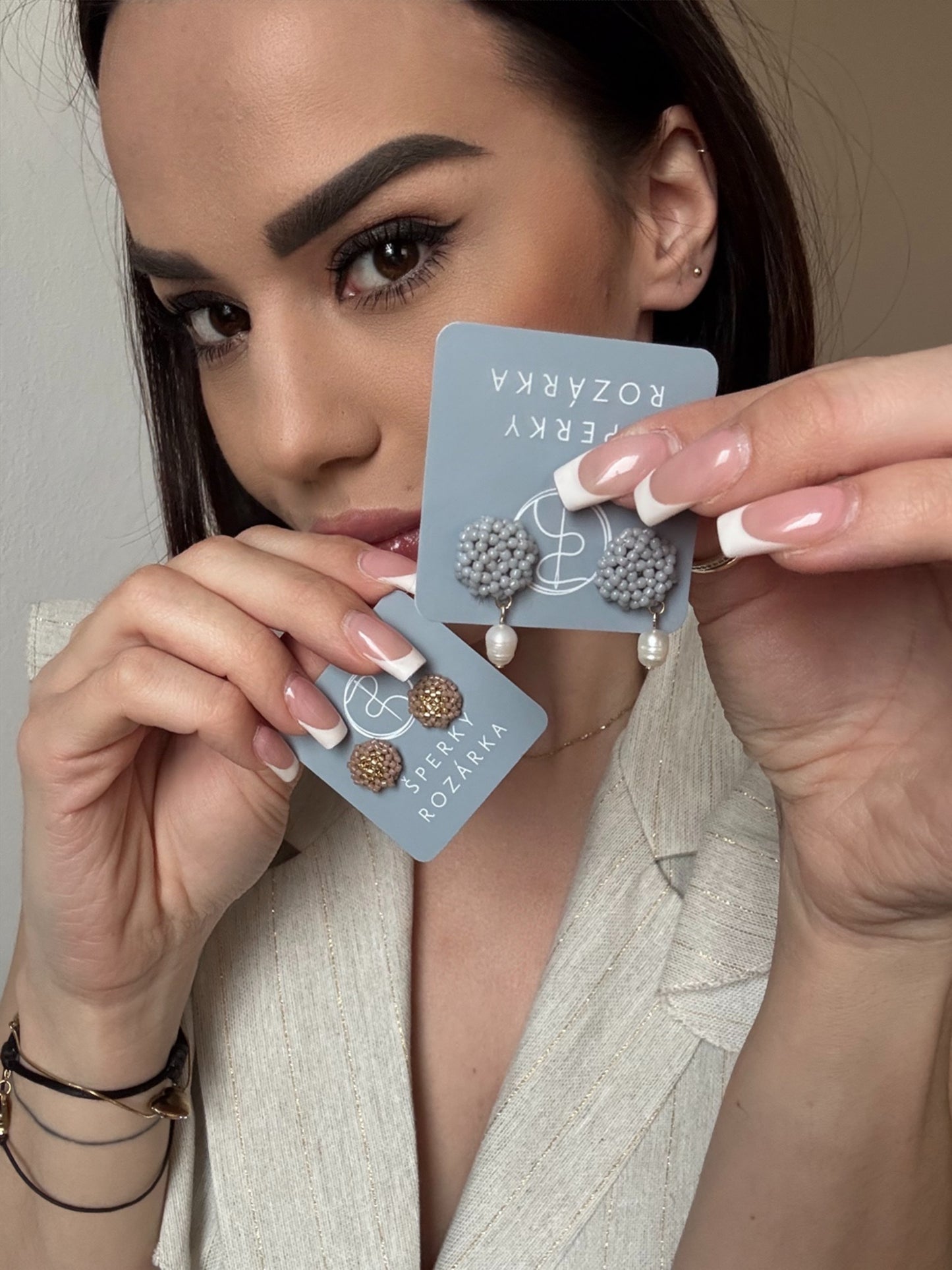 Náušnice šité s perlami