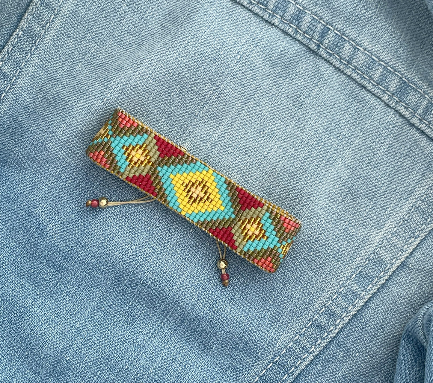 Tkaný náramek s indiánským letním vzorem