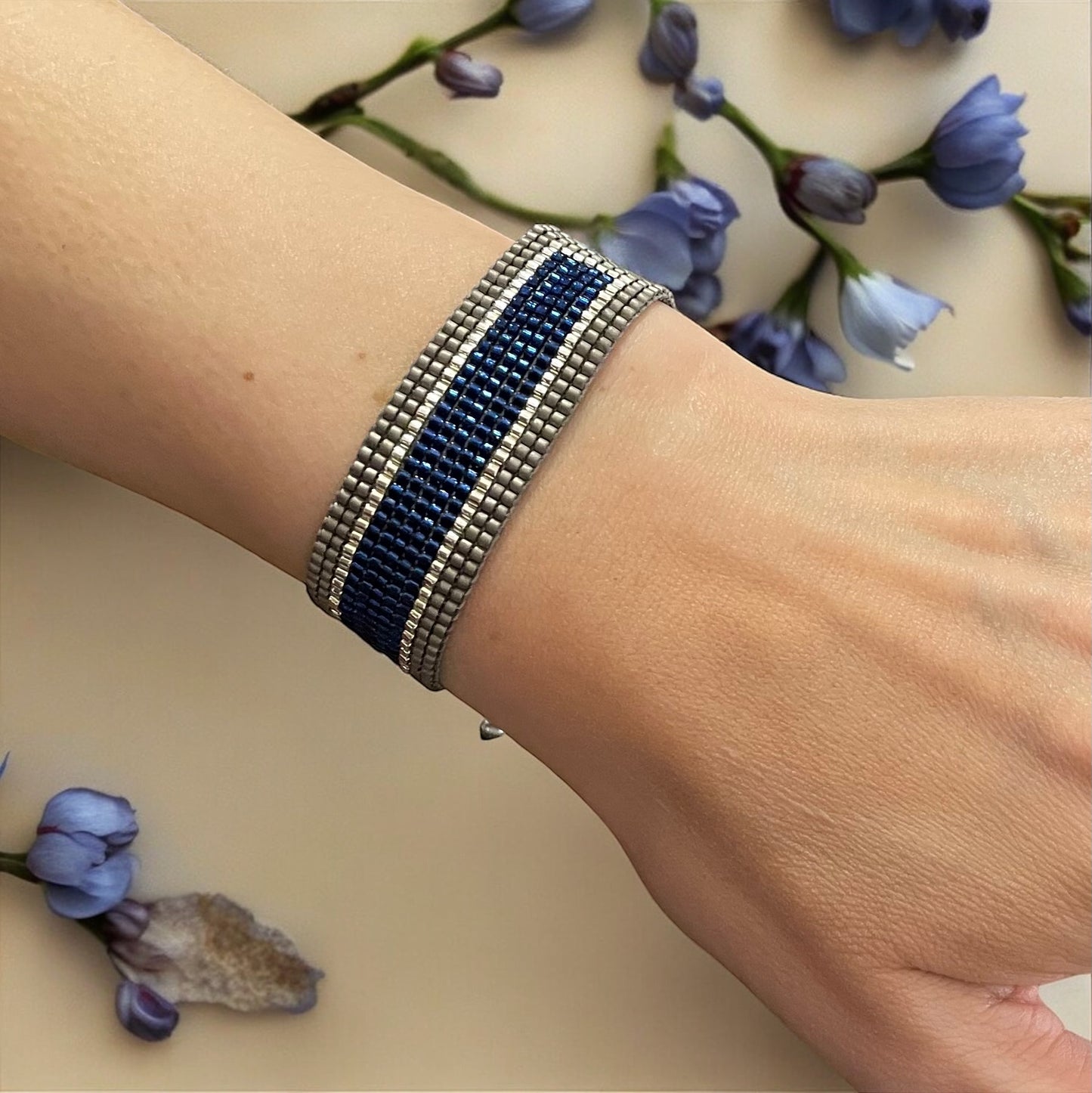 Tkaný náramek s námořnickou modrou