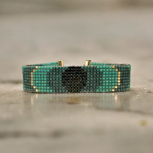 Smaragdový tkaný náramek