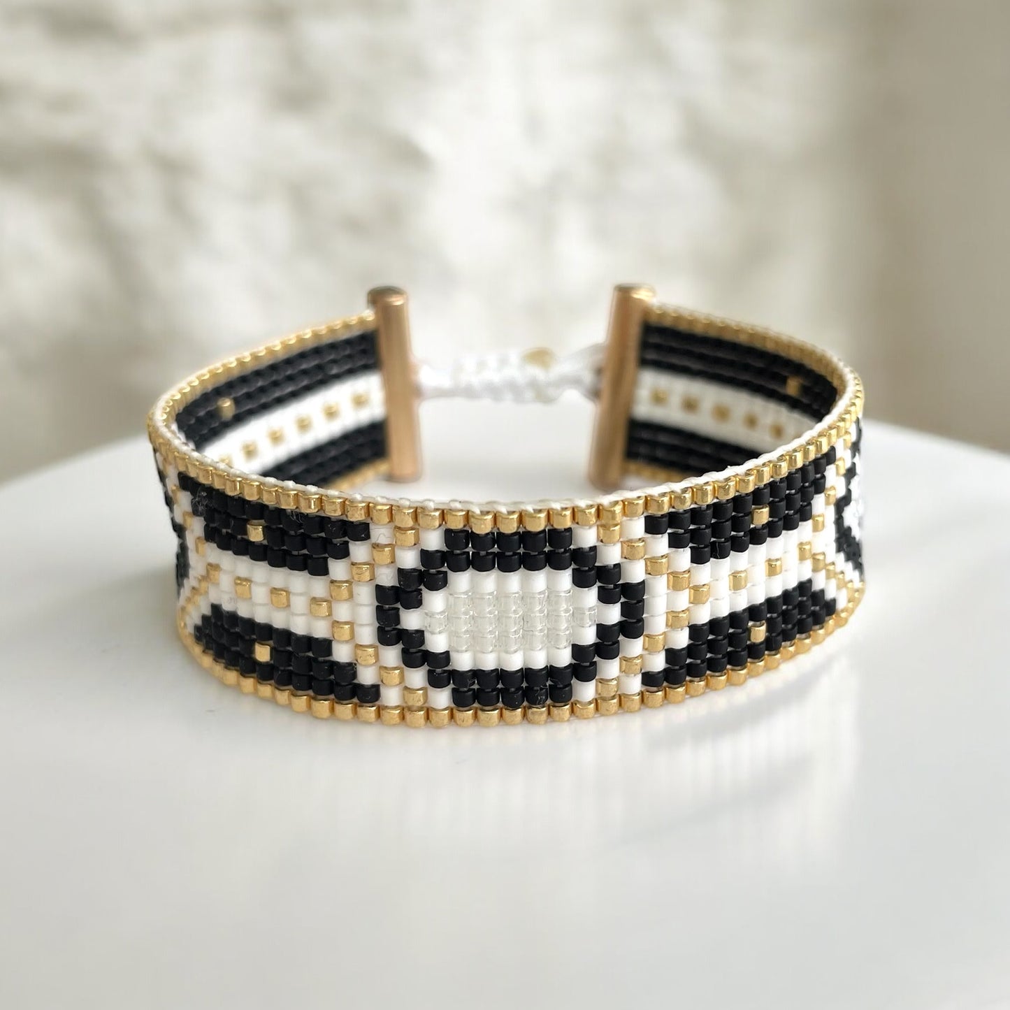 Tkaný náramek s orientálním vzorem