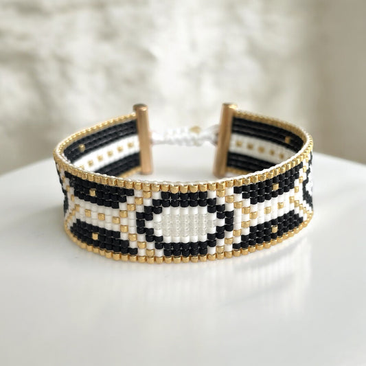 Tkaný náramek s orientálním vzorem