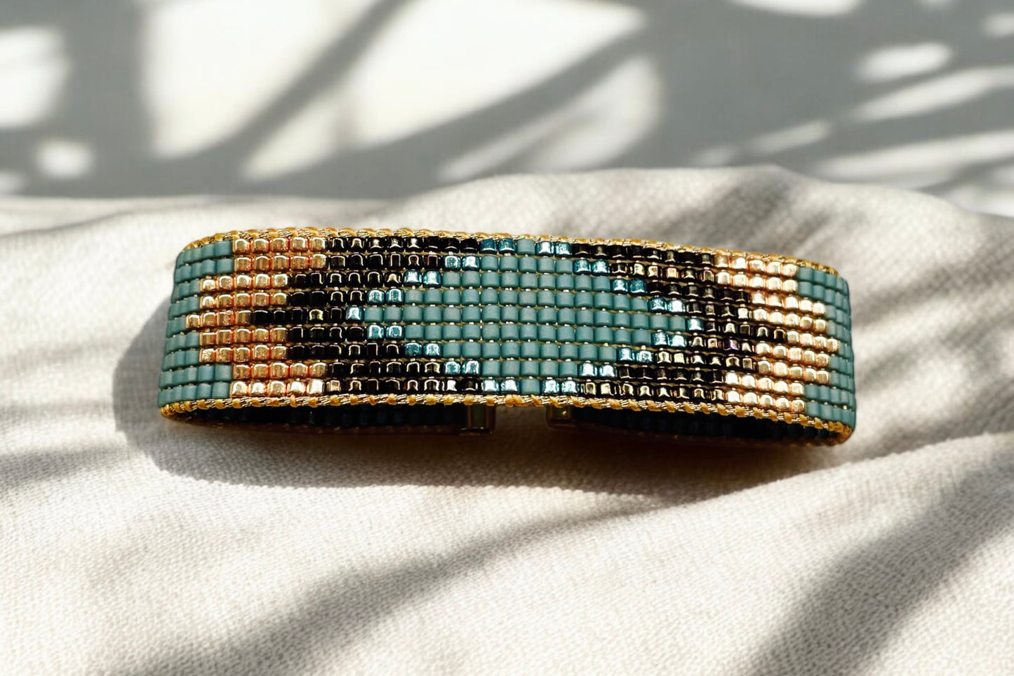 Elegantní tkaný náramek