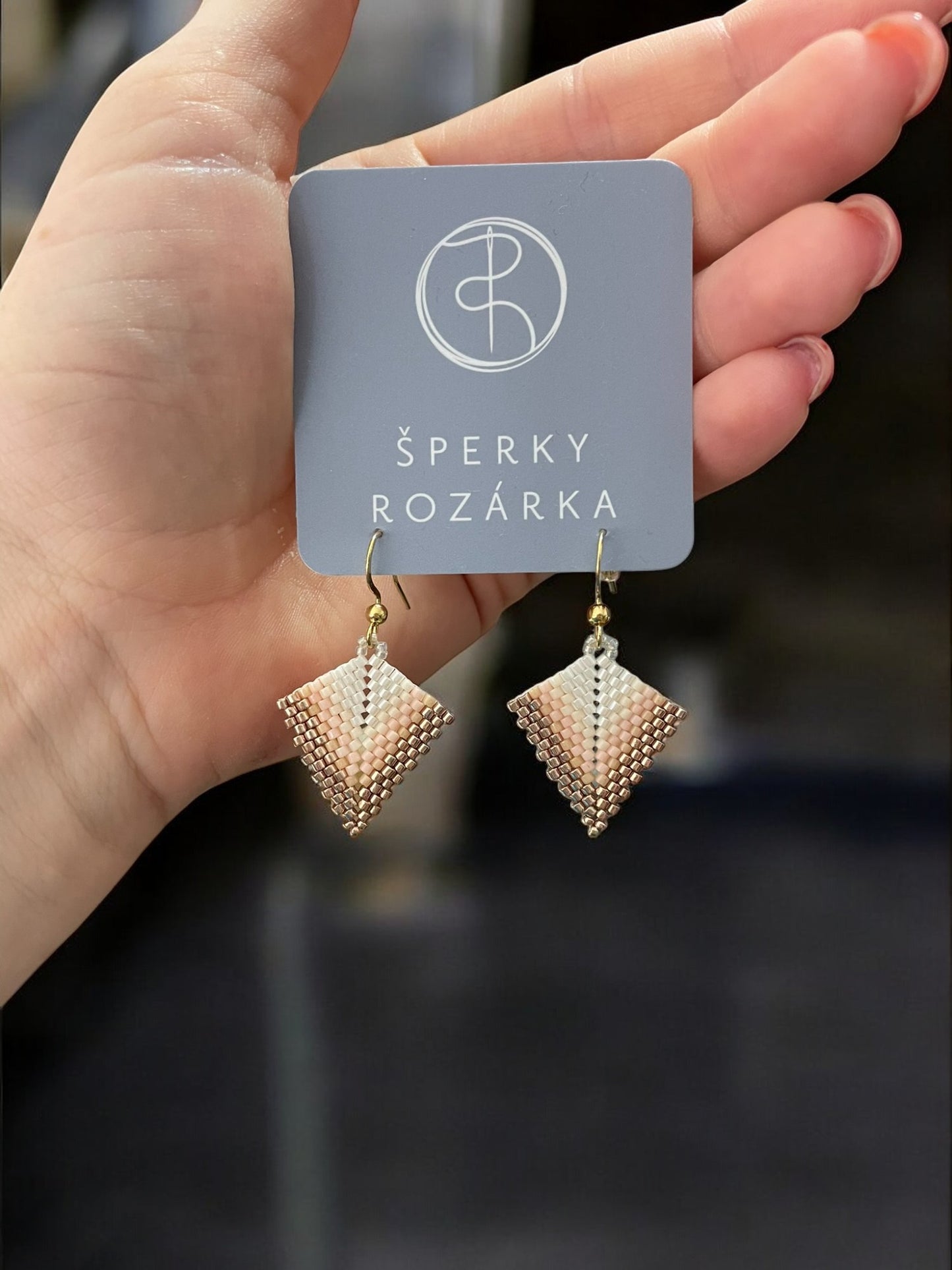 Jemné náušnice ve tvaru ŠÍPU